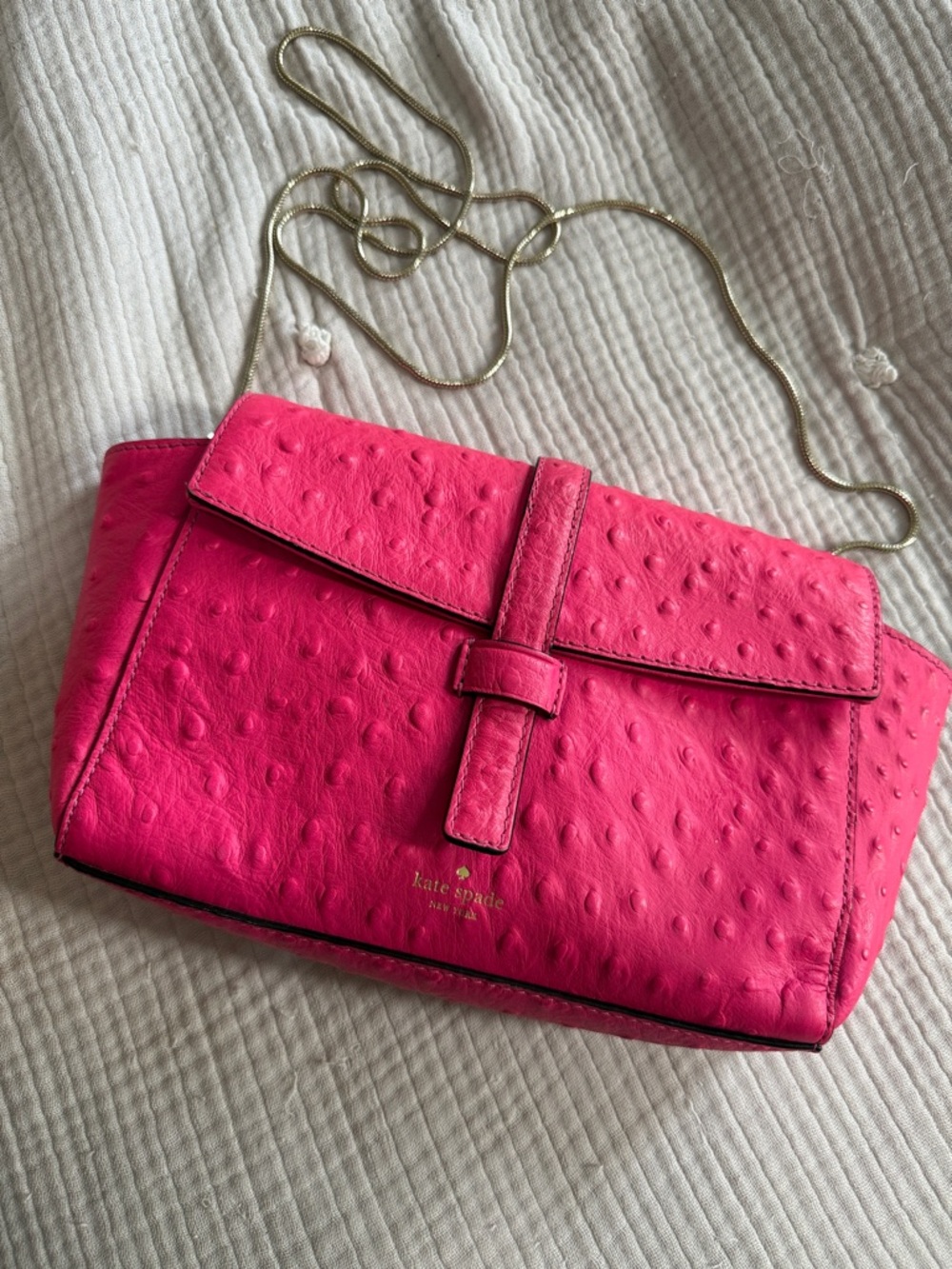 Kate Spade Hot Pink Textured Crossbody with Gold Chain - Picture 3 of 12